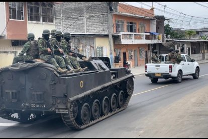 Militares patrullan las calles de El Oro.