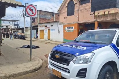 La Policía llegó al lugar a recabar indicios.