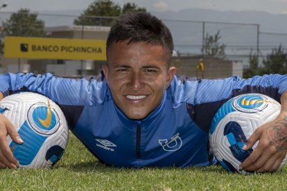 Layan Loor defensa de Universidad Católica.