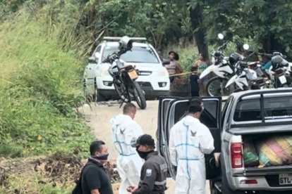 Agentes policiales inspeccionaron la zona en la ciudadela Briones de Portoviejo.