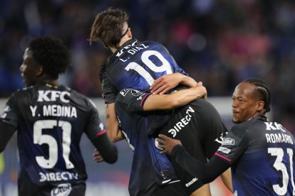 Lautaro Ariel Díaz (c) de Independiente celebra un gol  en Copa Libertadores entre Independiente del Valle (IDV) y Liverpool.