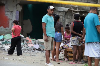 Familiares y vecinos alarmados por la tragedia.