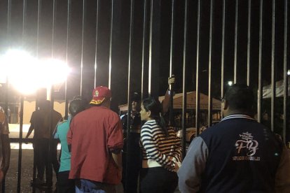 Parientes aguardaban por conocer del estado de salud de los lesionados.