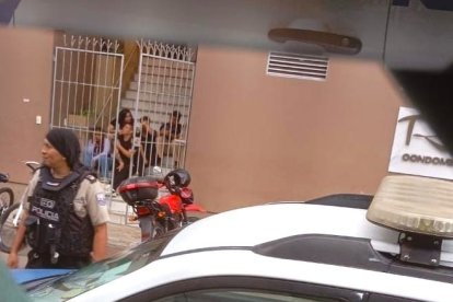 Los agentes tomaron versiones para aclarar el suceso.