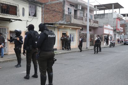 Personal policial realizó el levantamiento del cadáver.
