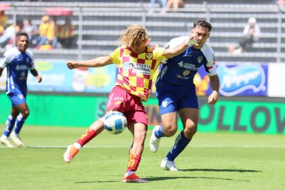 El lateral Carlos Cuero perdió protagonismo en Aucas y pidió salir del equipo.
