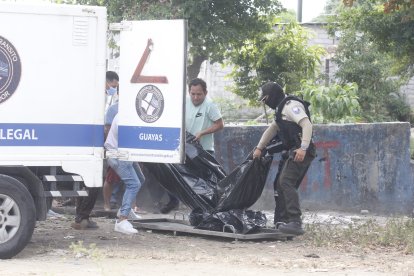 El cuerpo se encontraba cerca de la orilla del estero Salado.