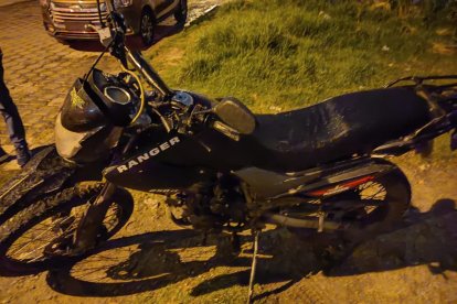 Esta es la motocicleta encontrada en el sitio allanado, en el sur de Quito, por la Policía Judicial.