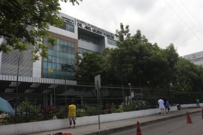 El hospital Abel Gilbert se suma a los supuestos actos de corrupción denunciados