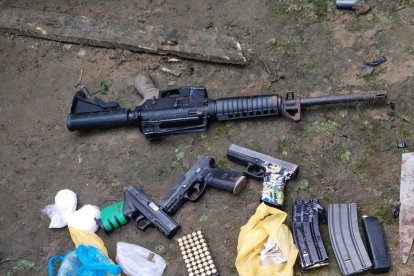 Parte de las evidencias decomisadas por los agentes en los operativos en Quevedo.