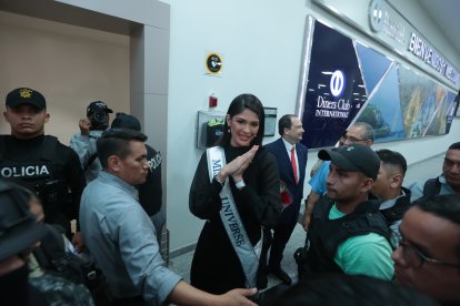 La reina de belleza llegó a Ecuador.