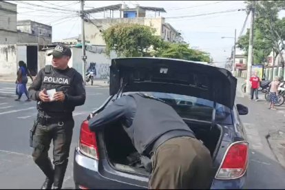 Los agentes realizan los operativos dentro y fuera de las zonas comerciales, como por ejemplo en mercados.