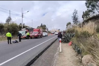 El cuerpo de la víctima quedó tendido en la calzada