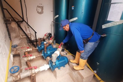 En los condominios se han organizado para implementar cisternas con costos adicionales.