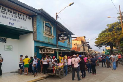 Personal está levantando indicios de lo que pasó en el lugar.