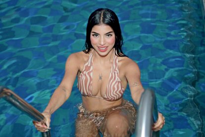 Tays Nicol luciendo traje de baño en el Lunes Sexy.