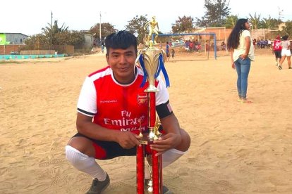 Diego Vladimir Martínez gustaba de jugar fútbol.