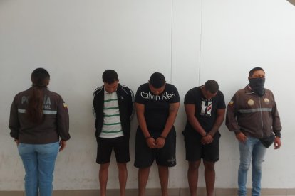 Tres de los cuatro detenidos durante operativos en el suburbio de Guayaquil.