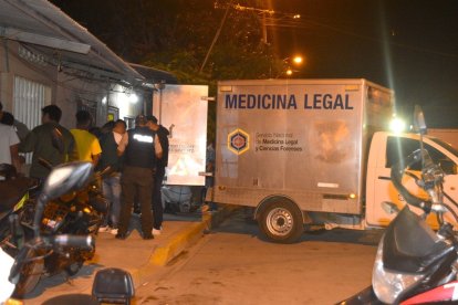 El hombre fue a visitar a su abuelita y le cayeron a plomazos.