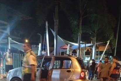 Peritos levantaron indicios dentro del automotor en el que circulaban la pareja y el bebé.