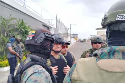 Unidades policiales efectuaron el operativo.