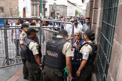A partir del mediodía ya no se permitió el paso de transeúntes hacia las inmediaciones de la Plaza Grande.