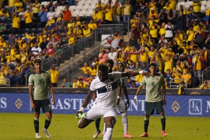 Jordy Caicedo hizo el tercer gol de Ecuador de penal ante Bolivia.