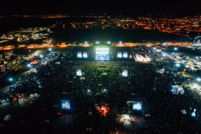 Toma área del público que acudió a ver a Nodal a Machala.