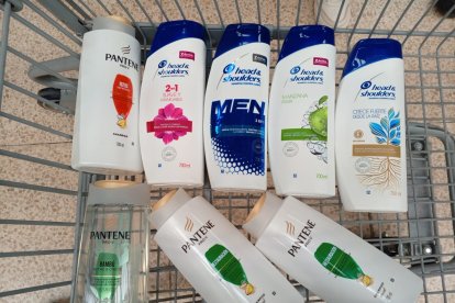 Estos son los productos encontrados en poder de las sospechosas.