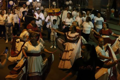 Shows de danza y música fueron parte del Festival de antorchas por la paz y la seguridad, en Chongón.