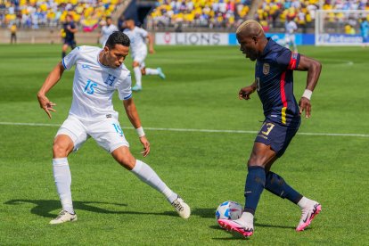La selección de Ecuador estrenó el uniforme alterno que utilizará en la Copa América.