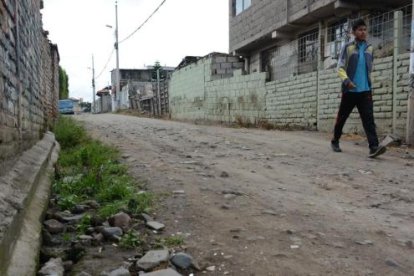 Moradores de la Tola Chica 3, en Tumbaco, aseguran que han solicitado la intervención en varias calles y no hay respuesta.