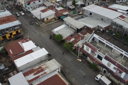 La policía cerró la escena dos cuadras a la redonda.