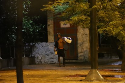 Los chamberos merodean constantemente la zona y se roban todo lo que queda desatendido por sus dueños.