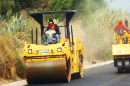 Funcionarios de la empresa Covipal realizando el trabajo en las calles