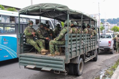 Militares recorren las calles por los hechos violentos del fin de semana.