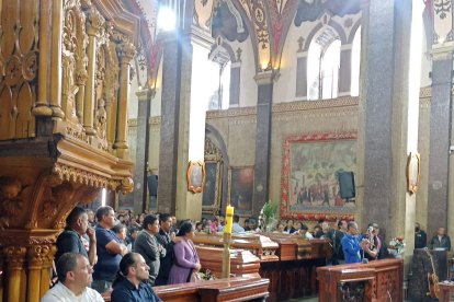 La Basílica estuvo copada de personas que llegaron a despedir a las víctimas de Río Verde.
