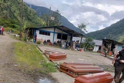 Algunos ataúdes fueron donados para sepultar a los fallecidos en la emergencia.