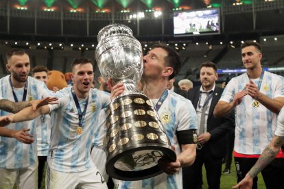 Lionel Messi celebra el título de la Copa América 2021.