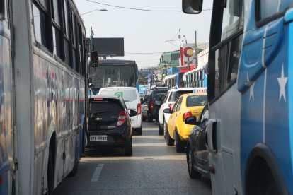 Los trancones no se hicieron esperar en el Puerto Principal.