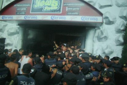 Estampida en la Discoteca New's Divine en México
