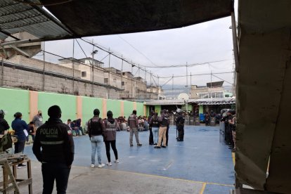 Los agentes intervinieron el interior del centro y revisaron a 67 presos.