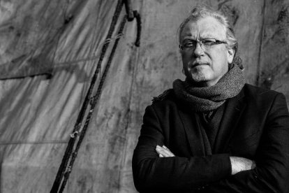 Jon Lee Anderson es un periodista estadounidense que se ha especializado en temas latinoamericanos y en las guerras posteriores a los atentados del 11 de septiembre de 2001.