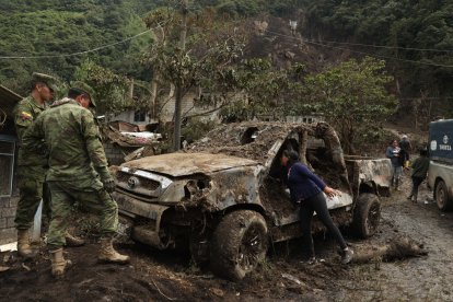 Carros, casas aplastadas y hasta este jueves 20 de junio se contabilizaban 14 muertos en Quilloturo.