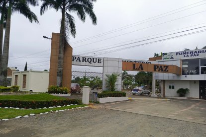 Hasta el camposanto La Paz, en Quevedo, provincia de Los Ríos, llegaron los cuerpos para ser sepultados.