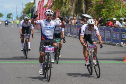 Tabango (i) llegó al podio en la competencia de Costa Rica en la categoría máster A1.