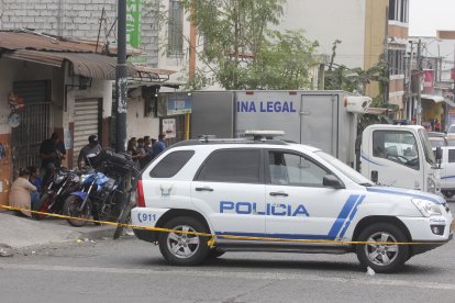 El sitio fue cercado para poder retirar el cadáver.
