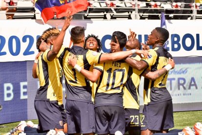 La Tri celebra el gol del partido