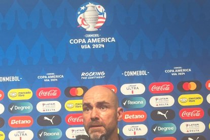 El DT español Felix Sánchez en rueda de prensa