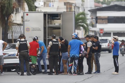 Los familiares no podían contener las lágrimas nte el hecho violento.